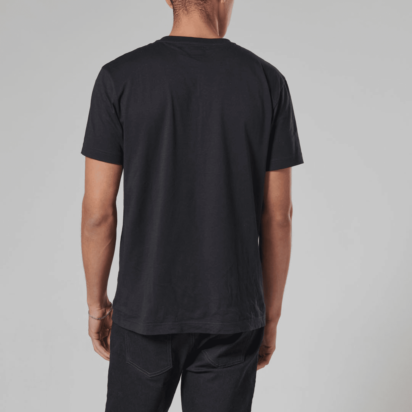 Earling Black T-shirt