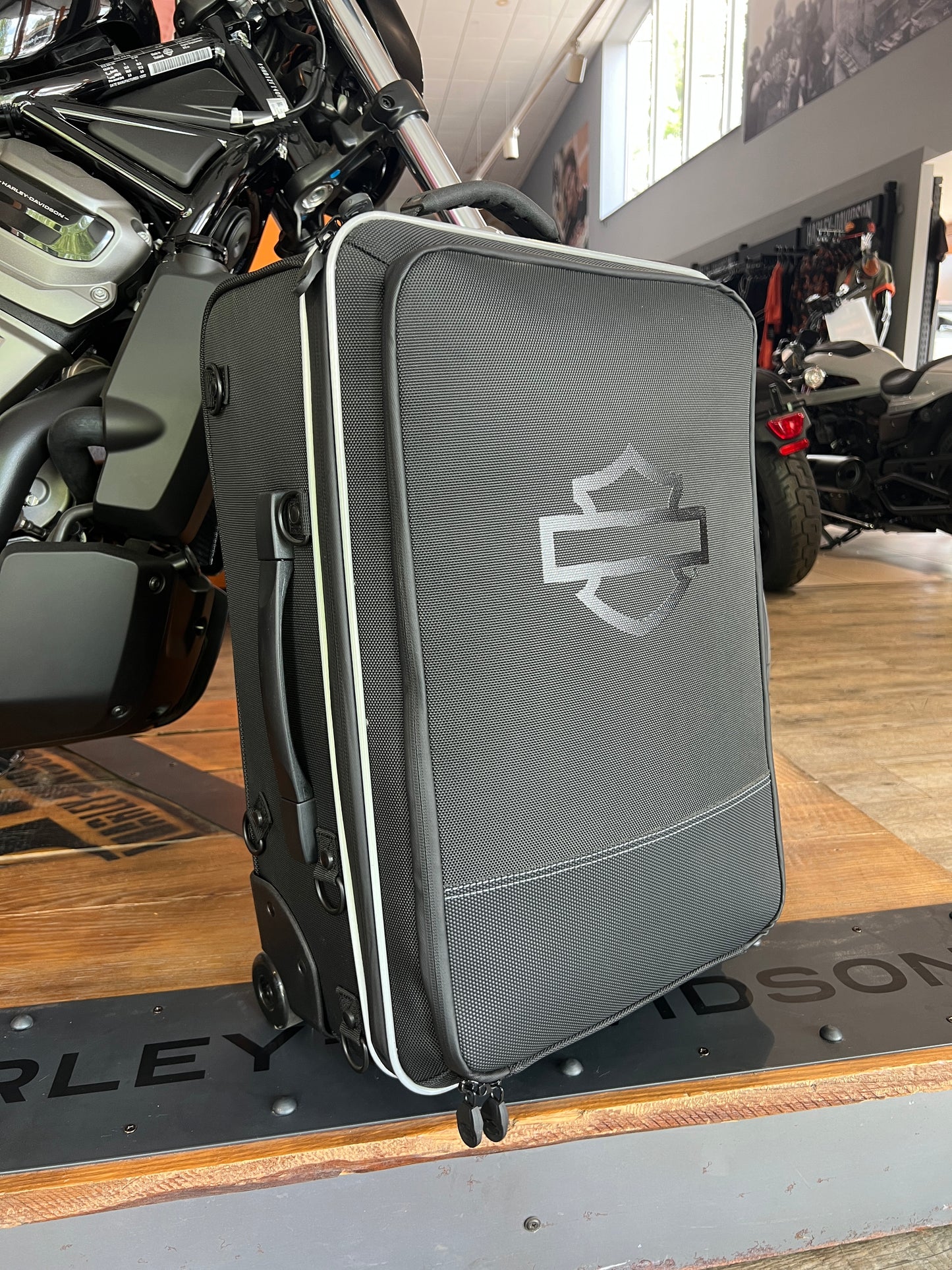Onyx Premium Luggage Fly and Ride Bag