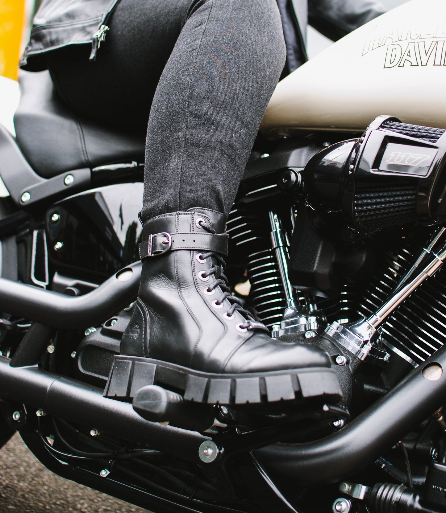 Uplift Buckle - Black Ladies Boot