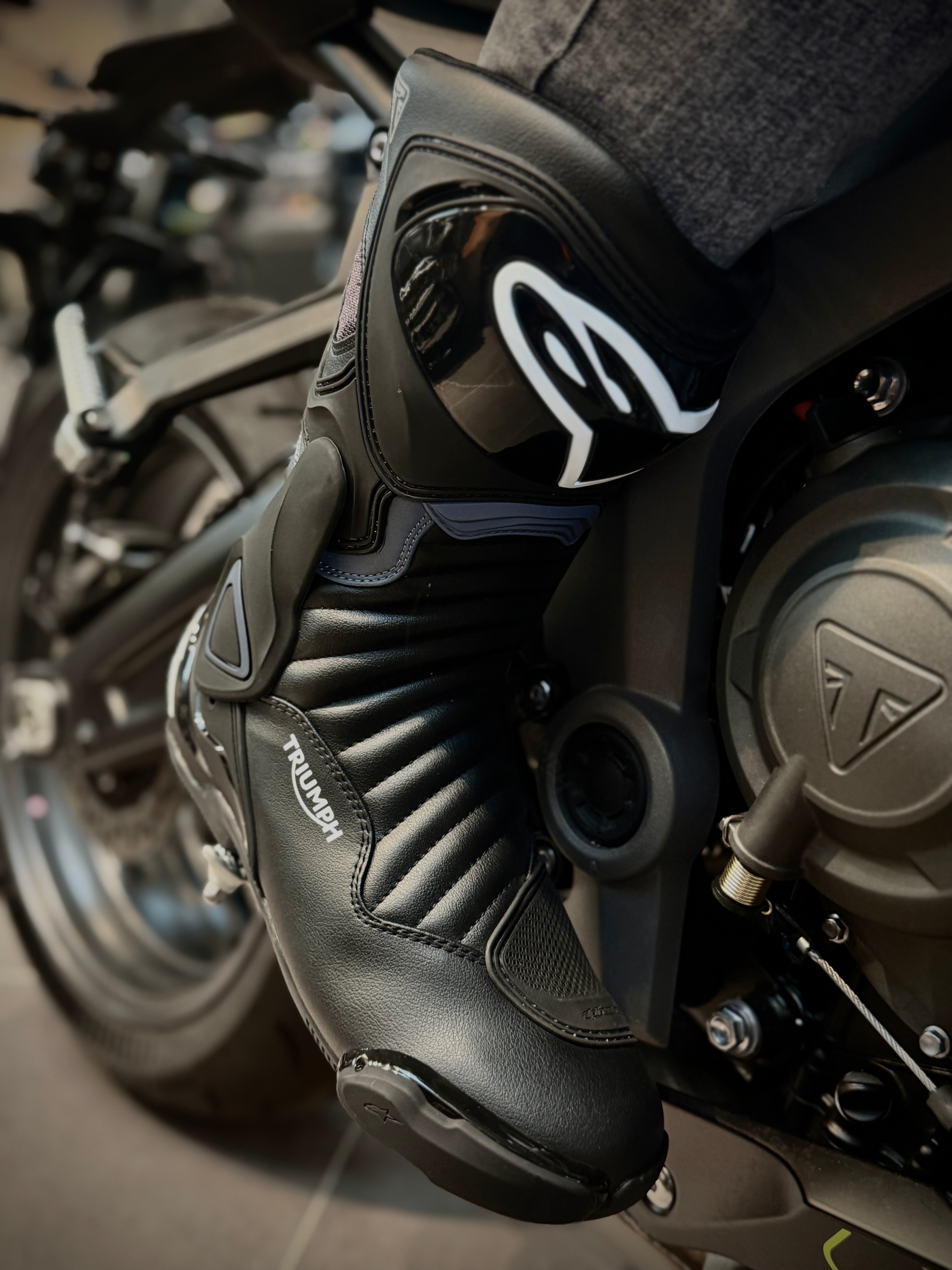 Triumph Alpinestars Smx-6 V2 Boots (MBTA22803-12)
