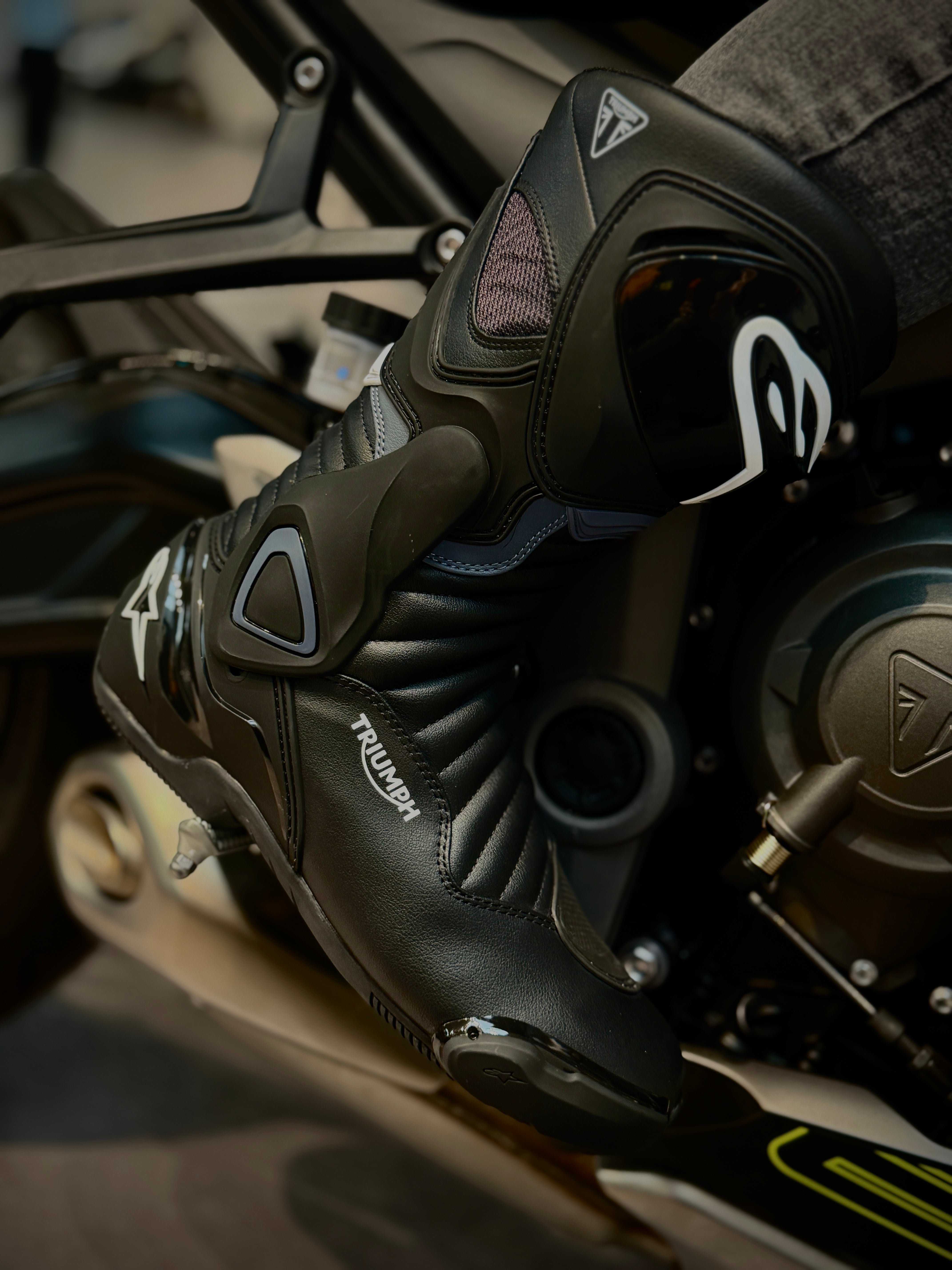 Triumph Alpinestars Smx-6 V2 Boots (MBTA22803-12)